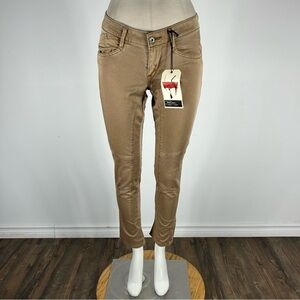 NWT Levi’s Bold Curve Pants Skinny Kakhi Tan Women’s 27 Flap Pockets